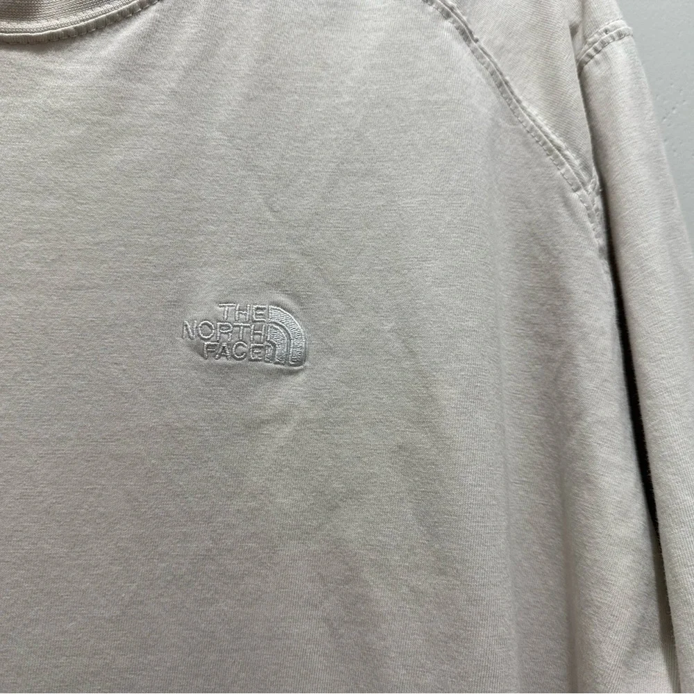 North Face Lifestyle Long sleeve tshirt size XL in cream